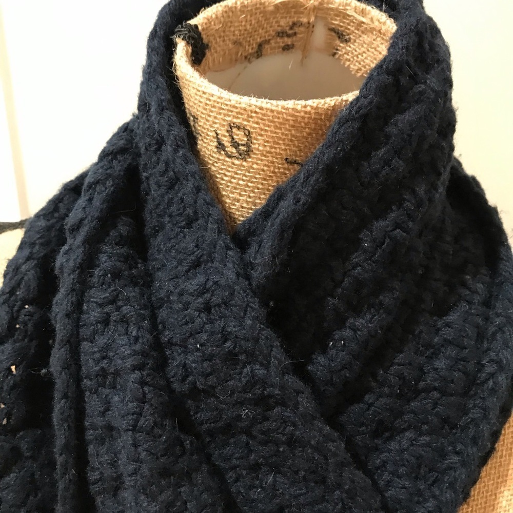 🧣VINTAGE Hollister Scarf